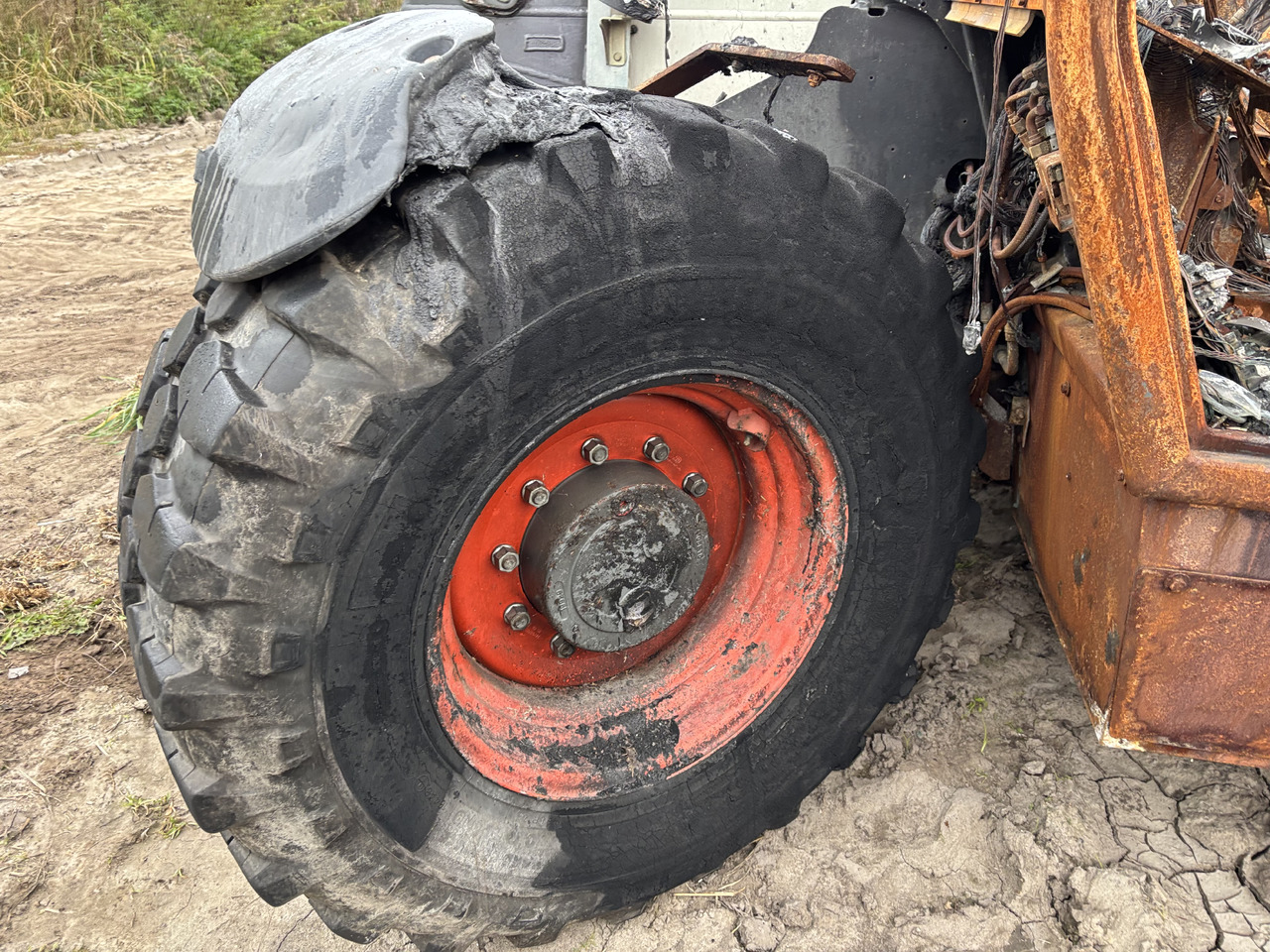 Claas Scorpion 7050 Felga 24XDW16L 24 X DW 16 L 10 szpilek - Jante para Máquina agrícola: foto 1 Claas Scorpion 7050 Felga 24XDW16L 24 X DW 16 L 10 szpilek - Jante para Máquina agrícola: foto 1