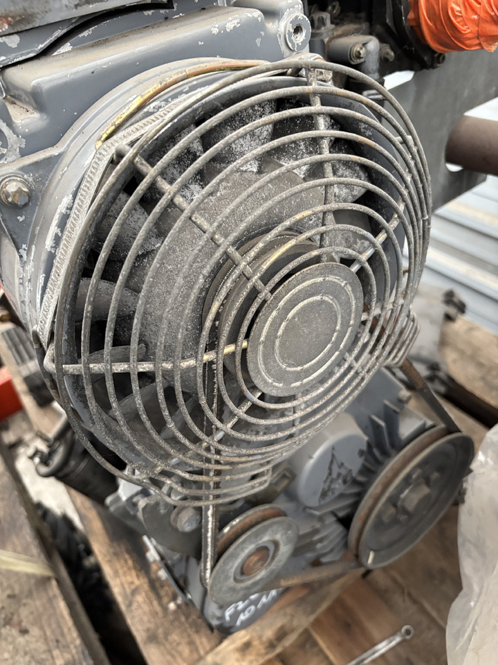 Deutz F2L1011 Silnik Blok Koło Zamachowe Tłok Pokrywa CZĘŚCI - Volante do motor para Máquina agrícola: foto 4 Deutz F2L1011 Silnik Blok Koło Zamachowe Tłok Pokrywa CZĘŚCI - Volante do motor para Máquina agrícola: foto 4