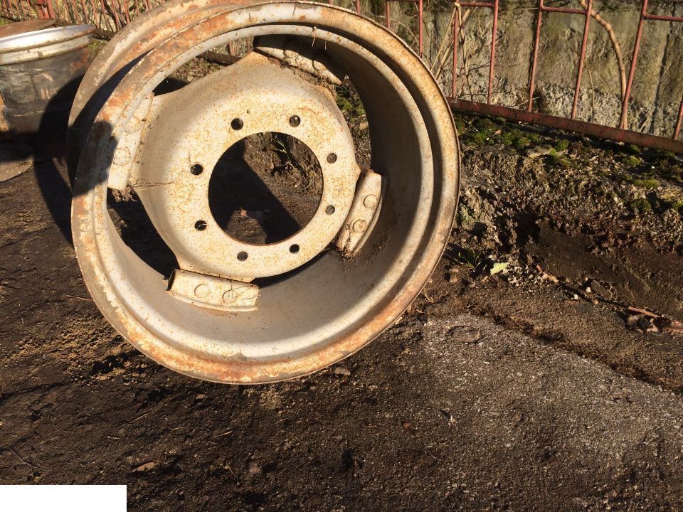 Felga W12x24 , Felga Case 12x24 - Jante para Máquina agrícola: foto 1 Felga W12x24 , Felga Case 12x24 - Jante para Máquina agrícola: foto 1