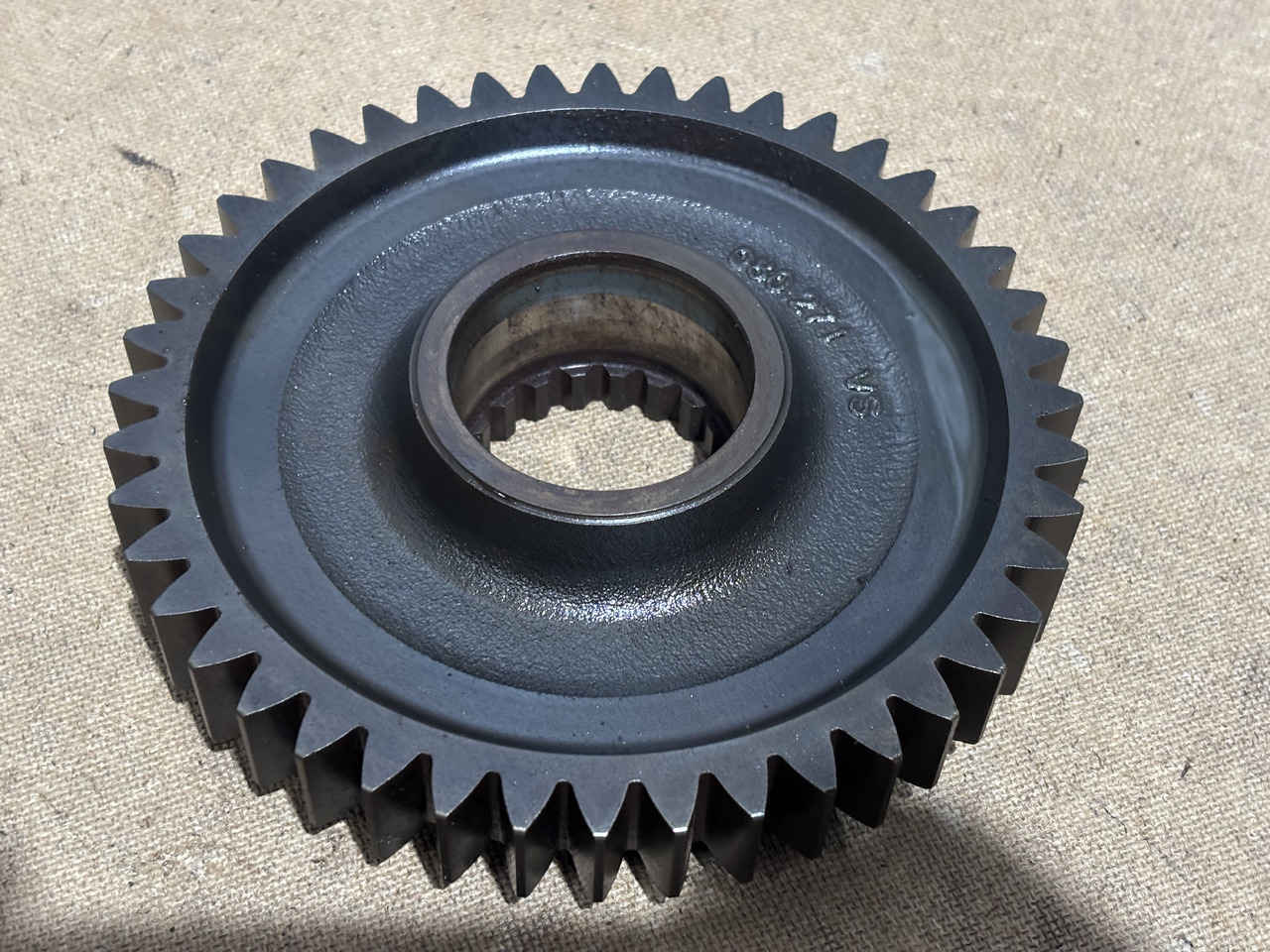 Fendt AGCO 920 924 926 930 Skrzynia Biegów Tryb Koło Zębate Zębatka CZĘŚĆI M934100082040 - Caixa de velocidade para Máquina agrícola: foto 1 Fendt AGCO 920 924 926 930 Skrzynia Biegów Tryb Koło Zębate Zębatka CZĘŚĆI M934100082040 - Caixa de velocidade para Máquina agrícola: foto 1