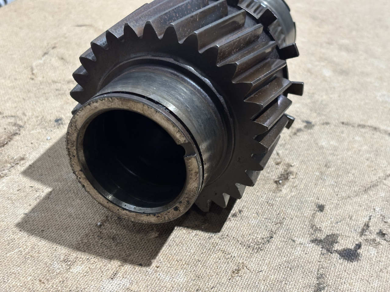 Fendt AGCO 920 924 926 930 Skrzynia Biegów Wał Wałek Tryb CZĘŚĆI M934100082040 - Caixa de velocidade para Máquina agrícola: foto 2 Fendt AGCO 920 924 926 930 Skrzynia Biegów Wał Wałek Tryb CZĘŚĆI M934100082040 - Caixa de velocidade para Máquina agrícola: foto 2