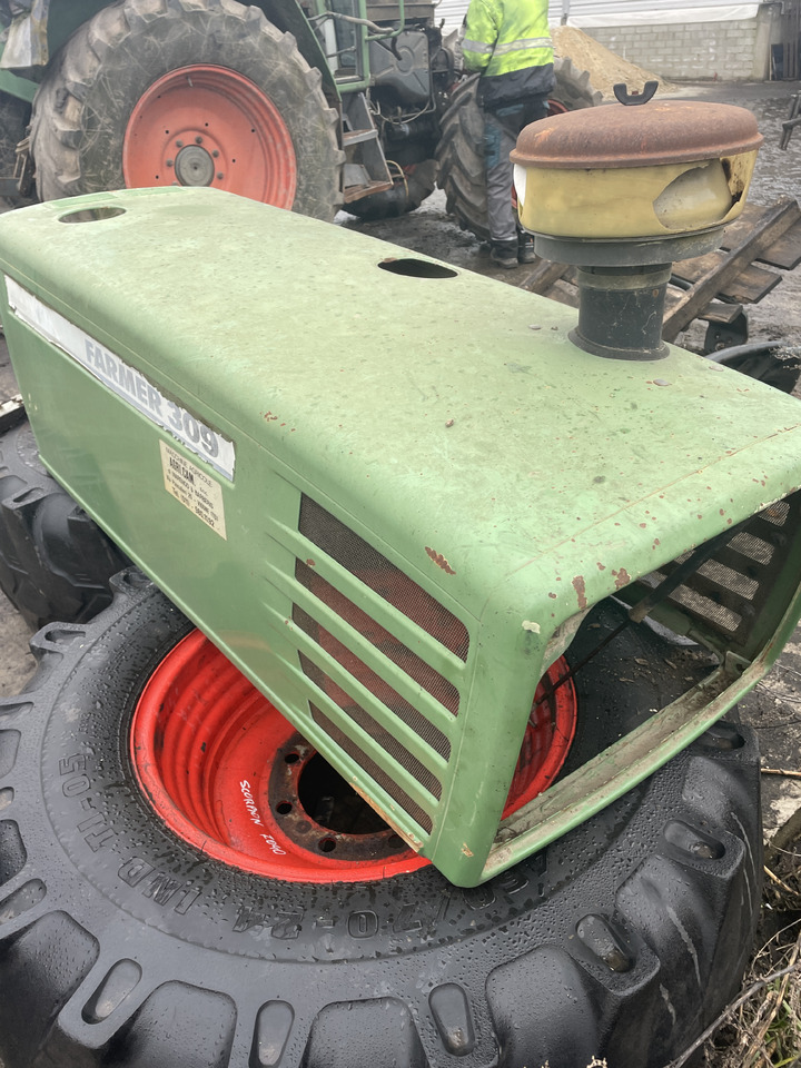Fendt Farmer 309 - maska pokrywa silnika H309500020010 - Capô para Trator: foto 2 Fendt Farmer 309 - maska pokrywa silnika H309500020010 - Capô para Trator: foto 2