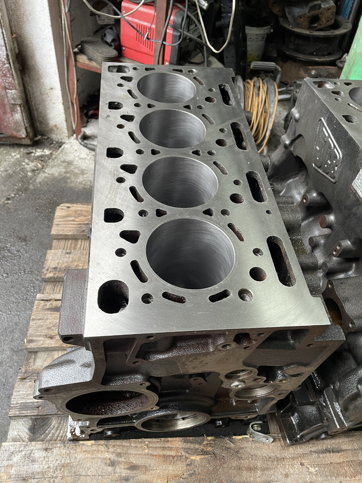 JCB 444 Dieselmax 97kW 4.4L - blok silnika po pełnej regeneracji 320/A1612 - Bloco do motor para Máquina agrícola: foto 1 JCB 444 Dieselmax 97kW 4.4L - blok silnika po pełnej regeneracji 320/A1612 - Bloco do motor para Máquina agrícola: foto 1