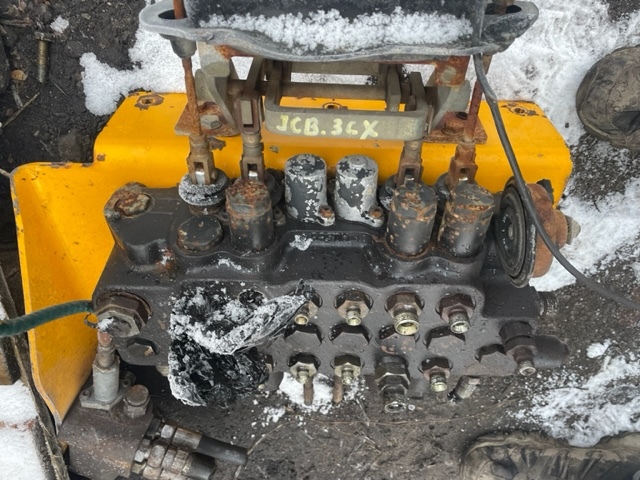 Jcb 3cx rozdzielacz hydrauliczny tylni - Válvula hidráulica para Máquina agrícola: foto 1 Jcb 3cx rozdzielacz hydrauliczny tylni - Válvula hidráulica para Máquina agrícola: foto 1