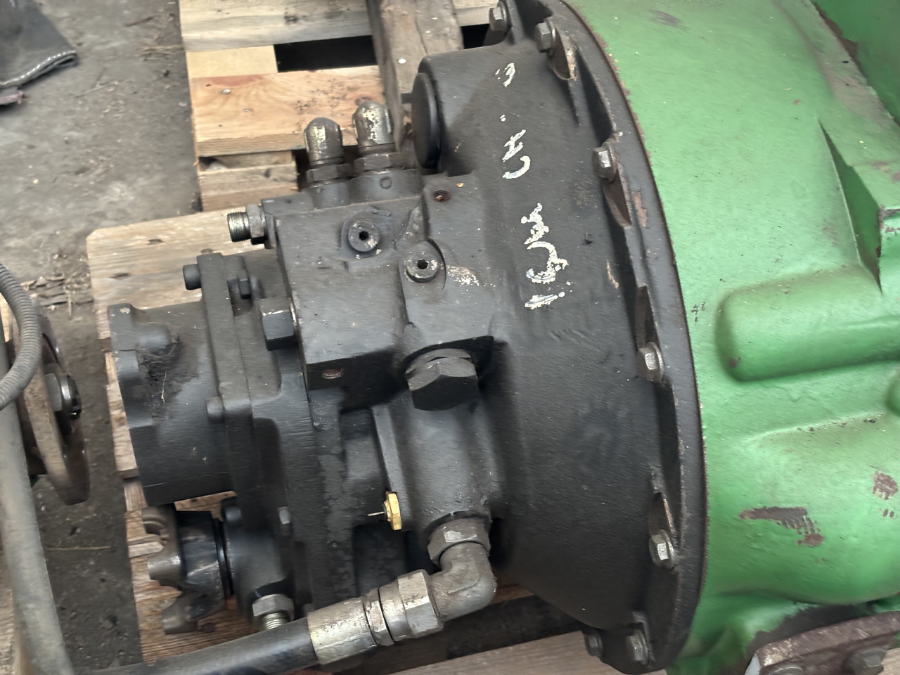 John Deere 3200, 3220, 3400 Silnik Słupek Blok Koło Zamachowe Kolektor Wał Wałek 4045HZ275 - Volante do motor para Máquina agrícola: foto 2 John Deere 3200, 3220, 3400 Silnik Słupek Blok Koło Zamachowe Kolektor Wał Wałek 4045HZ275 - Volante do motor para Máquina agrícola: foto 2