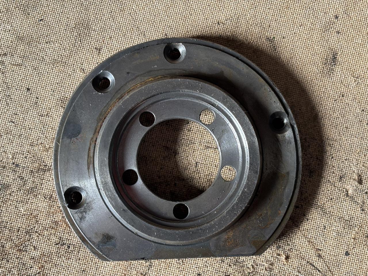 John Deere 6010 6110 6210 Obudowa Łożyska L113330 - Engine bearing para Máquina agrícola: foto 2 John Deere 6010 6110 6210 Obudowa Łożyska L113330 - Engine bearing para Máquina agrícola: foto 2