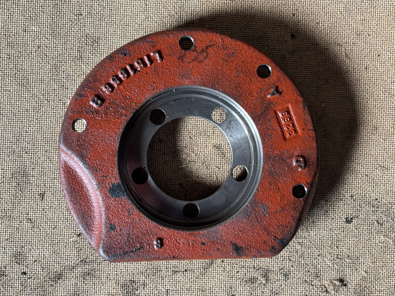 John Deere 6130 6230 6405 7220 Obudowa Łożyska L151656 - Engine bearing para Máquina agrícola: foto 1 John Deere 6130 6230 6405 7220 Obudowa Łożyska L151656 - Engine bearing para Máquina agrícola: foto 1