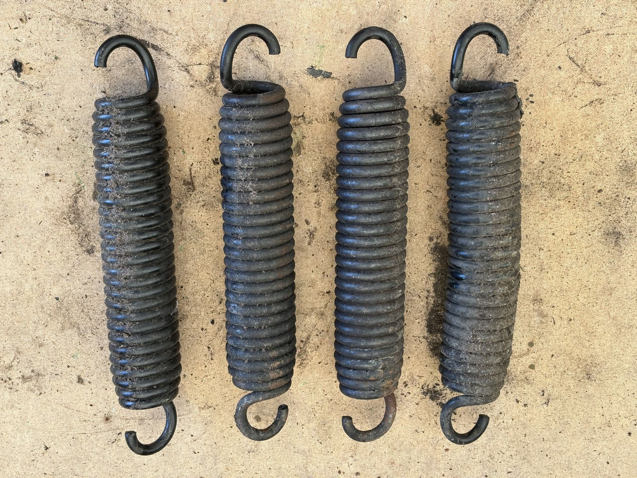 John Deere 6610 6850 7200 7500 7580 Sprężyna x4 Z67236 - Suspensão para Máquina agrícola: foto 1 John Deere 6610 6850 7200 7500 7580 Sprężyna x4 Z67236 - Suspensão para Máquina agrícola: foto 1