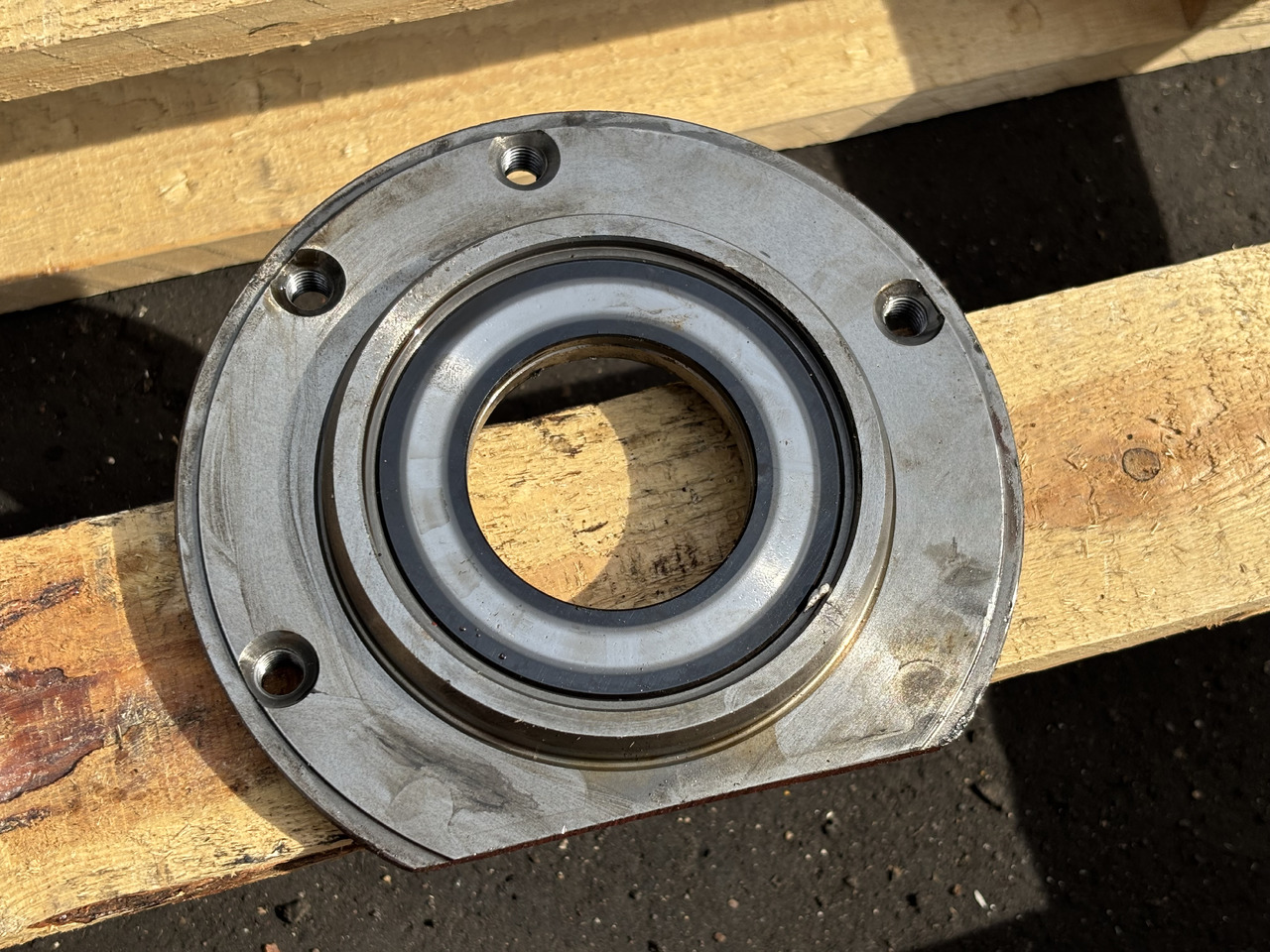 John Deere 6630 Obudowa Łożyska L113426 L215099 - Peças de material rodante para Máquina agrícola: foto 3 John Deere 6630 Obudowa Łożyska L113426 L215099 - Peças de material rodante para Máquina agrícola: foto 3