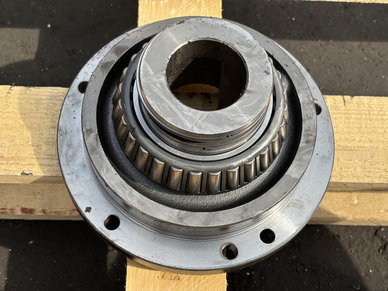 John Deere 6630 Obudowa łożyska L77137 L102019 - Peças de material rodante para Máquina agrícola: foto 3 John Deere 6630 Obudowa łożyska L77137 L102019 - Peças de material rodante para Máquina agrícola: foto 3