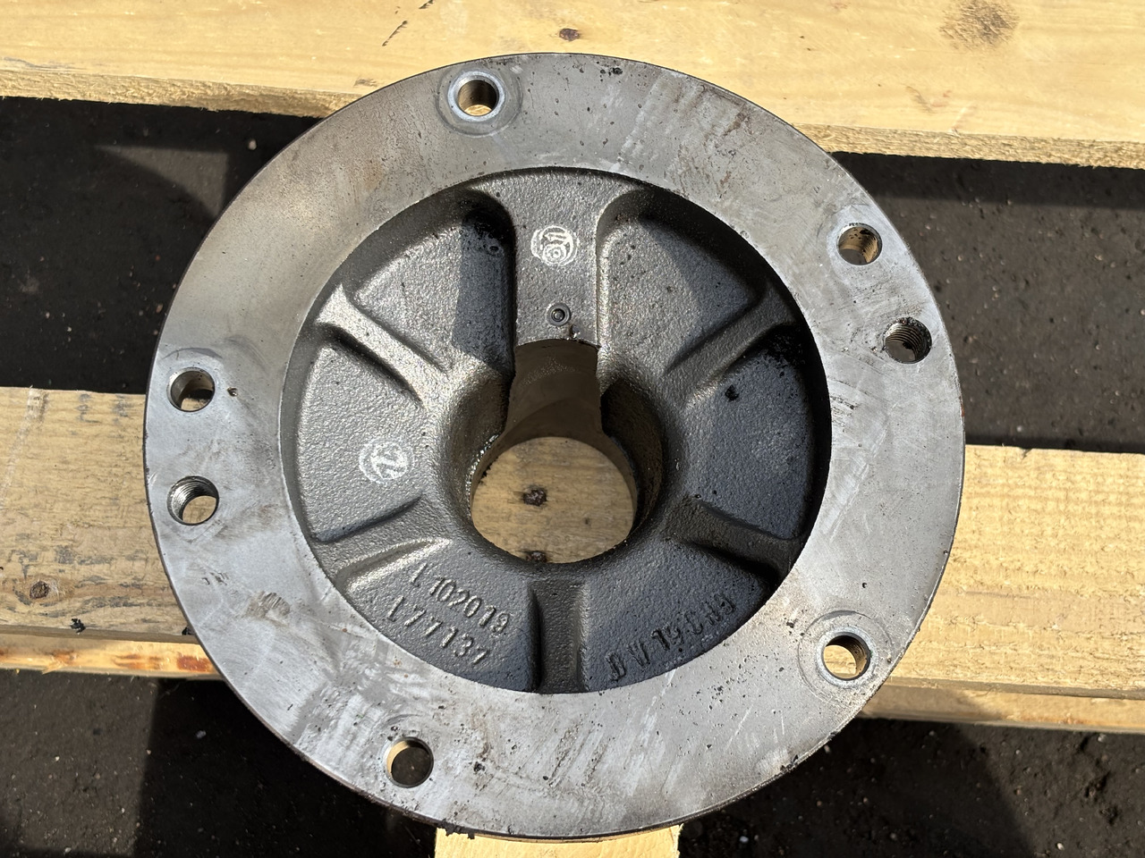 John Deere 6630 Obudowa łożyska L77137 L102019 - Peças de material rodante para Máquina agrícola: foto 1 John Deere 6630 Obudowa łożyska L77137 L102019 - Peças de material rodante para Máquina agrícola: foto 1