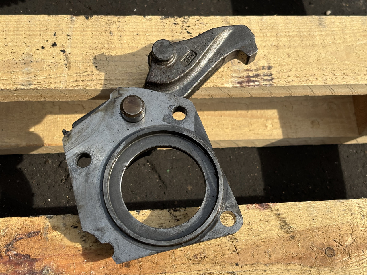 John Deere 6630 Obudowa łożyska Zapadka L215006 L202557 - Peças de material rodante para Máquina agrícola: foto 3 John Deere 6630 Obudowa łożyska Zapadka L215006 L202557 - Peças de material rodante para Máquina agrícola: foto 3