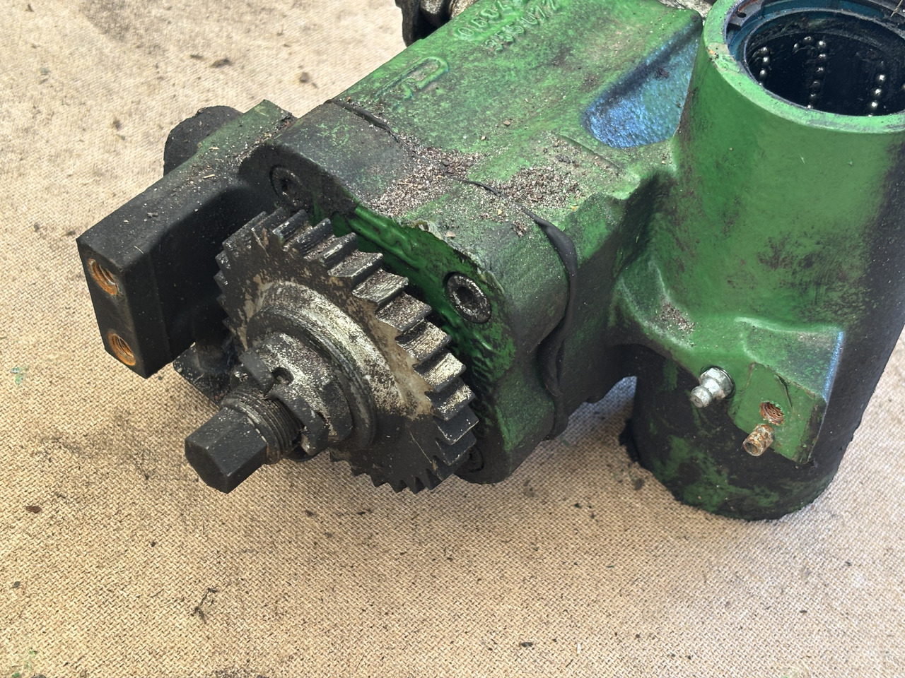 John Deere 6800 Uchwyt Wał Koło zębate HXE111108 HXE31142 AXE22966 - Caixas de velocidade e peças para Máquina agrícola: foto 1 John Deere 6800 Uchwyt Wał Koło zębate HXE111108 HXE31142 AXE22966 - Caixas de velocidade e peças para Máquina agrícola: foto 1