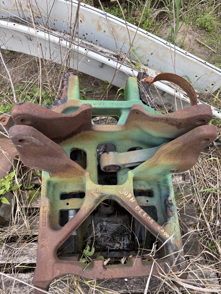 John Deere 6xxxR - support osi przedniej L213734 L213733 - Eixo dianteiro: foto 1 John Deere 6xxxR - support osi przedniej L213734 L213733 - Eixo dianteiro: foto 1