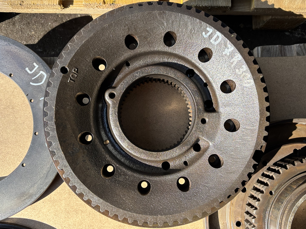 John Deere 7RXXX 7R330 7R 330 Piasta przedniego mostu TA27517 - Cubo de roda para Máquina agrícola: foto 1 John Deere 7RXXX 7R330 7R 330 Piasta przedniego mostu TA27517 - Cubo de roda para Máquina agrícola: foto 1