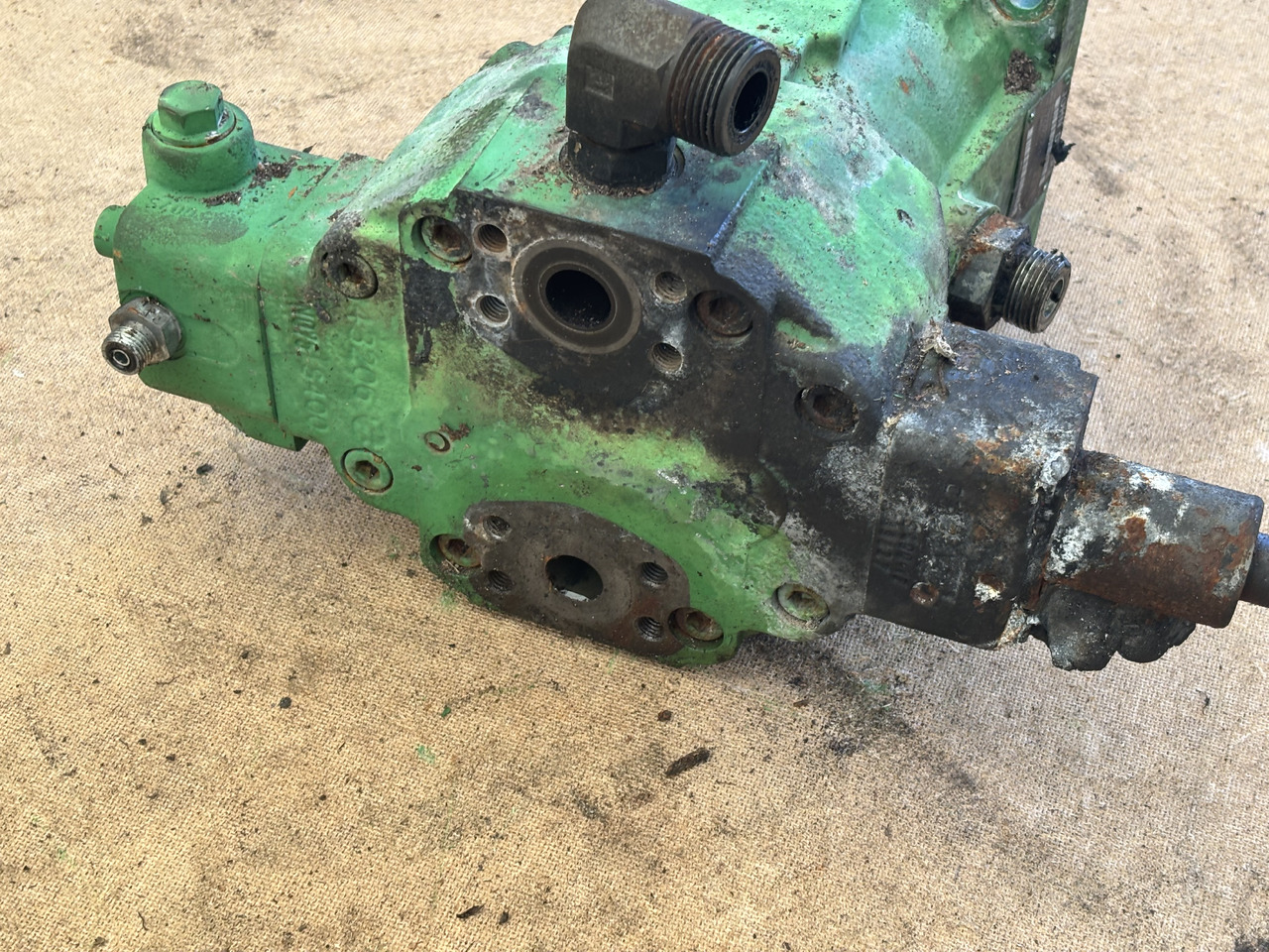 John Deere 8200 8300 8400 8500 Silnik hydrauliczny AXE83863 - Motor hidráulico para Máquina agrícola: foto 2 John Deere 8200 8300 8400 8500 Silnik hydrauliczny AXE83863 - Motor hidráulico para Máquina agrícola: foto 2