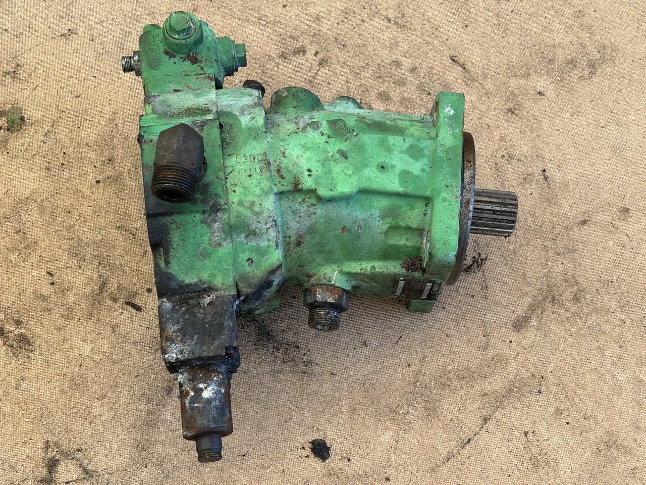 John Deere 8200 8300 8400 8500 Silnik hydrauliczny AXE83863 - Motor hidráulico para Máquina agrícola: foto 1 John Deere 8200 8300 8400 8500 Silnik hydrauliczny AXE83863 - Motor hidráulico para Máquina agrícola: foto 1