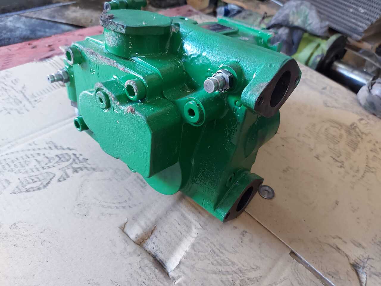 John Deere 8345r - Pompa Hydrauliki RE587646 - Bomba hidráulica para Máquina agrícola: foto 2 John Deere 8345r - Pompa Hydrauliki RE587646 - Bomba hidráulica para Máquina agrícola: foto 2