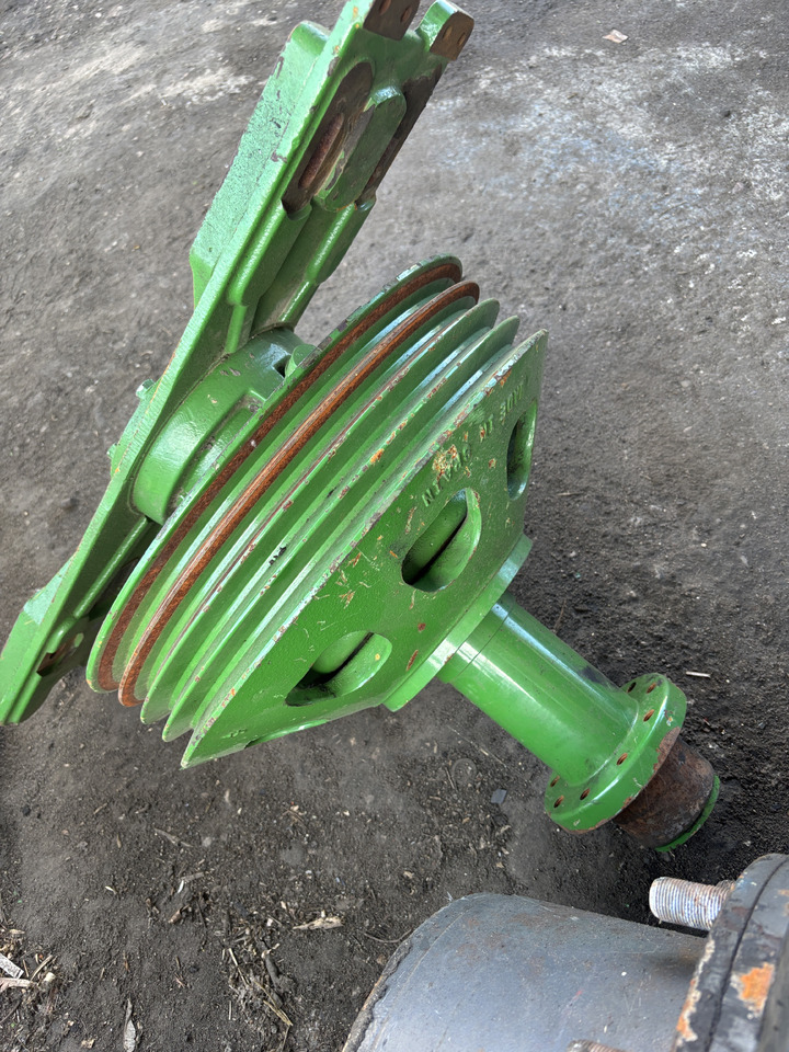 John Deere X9 1000 1100 - Front End Belt Drive Sheave, Fixed Speed W/ Clutch, LH - Correia para Máquina agrícola: foto 1 John Deere X9 1000 1100 - Front End Belt Drive Sheave, Fixed Speed W/ Clutch, LH - Correia para Máquina agrícola: foto 1