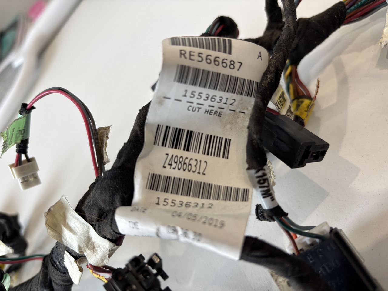 John Deere seria 6000 7000 8000 R - wiązka el. podłokietnika CommandARM RE566687 - Cables/ Wire harness para Máquina agrícola: foto 3 John Deere seria 6000 7000 8000 R - wiązka el. podłokietnika CommandARM RE566687 - Cables/ Wire harness para Máquina agrícola: foto 3