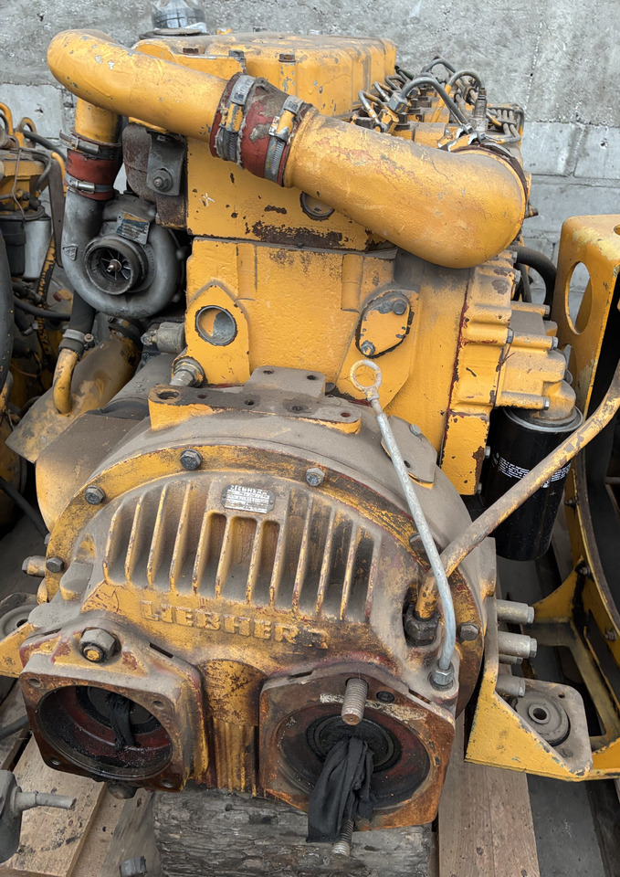 Liebherr D904T D 904 T Silnik Kompletny Blok Koło Zamachowe Wał Korbowy Pokrywa Miska CZĘŚCI - Volante do motor para Máquina agrícola: foto 4 Liebherr D904T D 904 T Silnik Kompletny Blok Koło Zamachowe Wał Korbowy Pokrywa Miska CZĘŚCI - Volante do motor para Máquina agrícola: foto 4