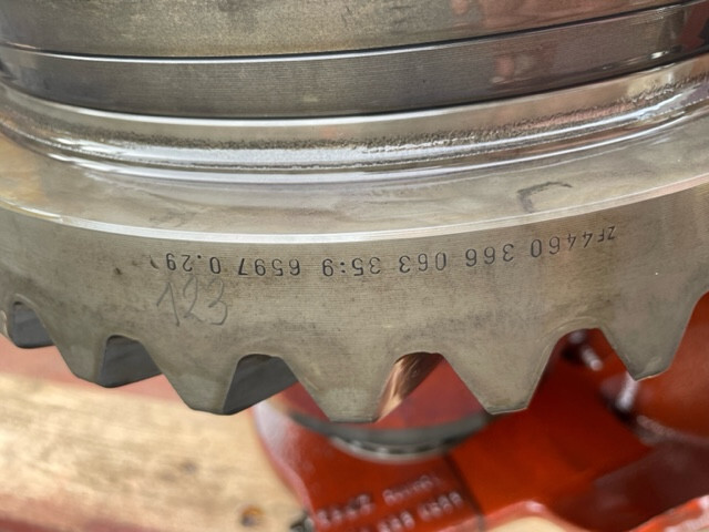 Liebherr L544 atak talerz 9:35 , ZF AP-409/DK , ZF4460366063 - Diferencial para Máquina de construção: foto 4 Liebherr L544 atak talerz 9:35 , ZF AP-409/DK , ZF4460366063 - Diferencial para Máquina de construção: foto 4
