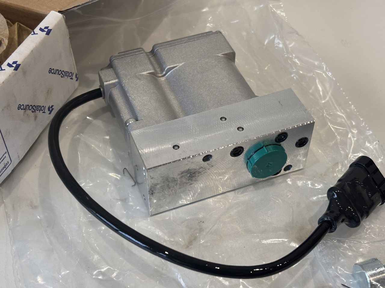 MERLO Cewka Elektrozawór Wysuwu Ramienia 086555 - Válvula hidráulica para Equipamento de movimentação: foto 1 MERLO Cewka Elektrozawór Wysuwu Ramienia 086555 - Válvula hidráulica para Equipamento de movimentação: foto 1