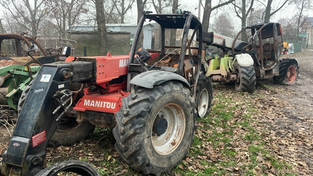 Manitou 627 zwolnica zwrotnica ramie teleskop karetka felgi części - Manga de eixo para Máquina agrícola: foto 1 Manitou 627 zwolnica zwrotnica ramie teleskop karetka felgi części - Manga de eixo para Máquina agrícola: foto 1