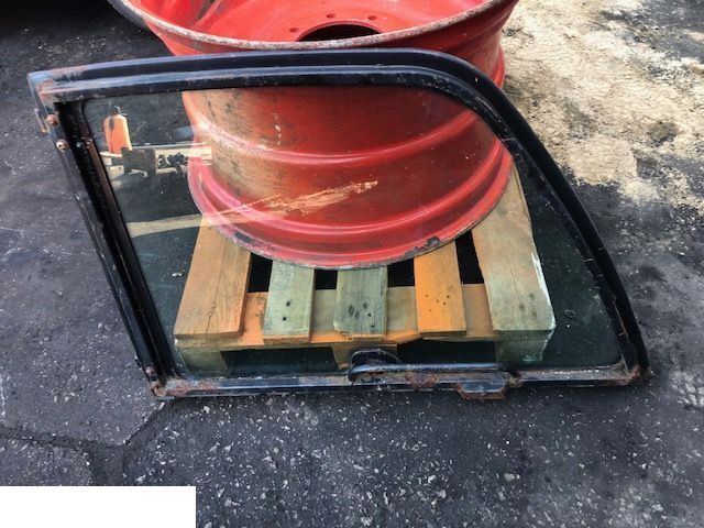 Manitou - Drzwi Górne Z Szybą - Porta e peças para Equipamento de movimentação: foto 1 Manitou - Drzwi Górne Z Szybą - Porta e peças para Equipamento de movimentação: foto 1