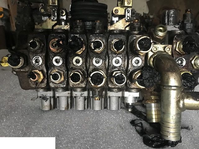 Manitou MT - Rozdzielacz - Válvula hidráulica para Máquina agrícola: foto 2 Manitou MT - Rozdzielacz - Válvula hidráulica para Máquina agrícola: foto 2