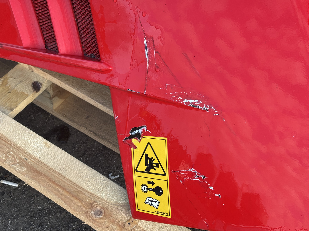 Massey Ferguson 5613 Obudowa Silnika Boczna Prawa - Carroceria e exterior para Máquina agrícola: foto 3 Massey Ferguson 5613 Obudowa Silnika Boczna Prawa - Carroceria e exterior para Máquina agrícola: foto 3