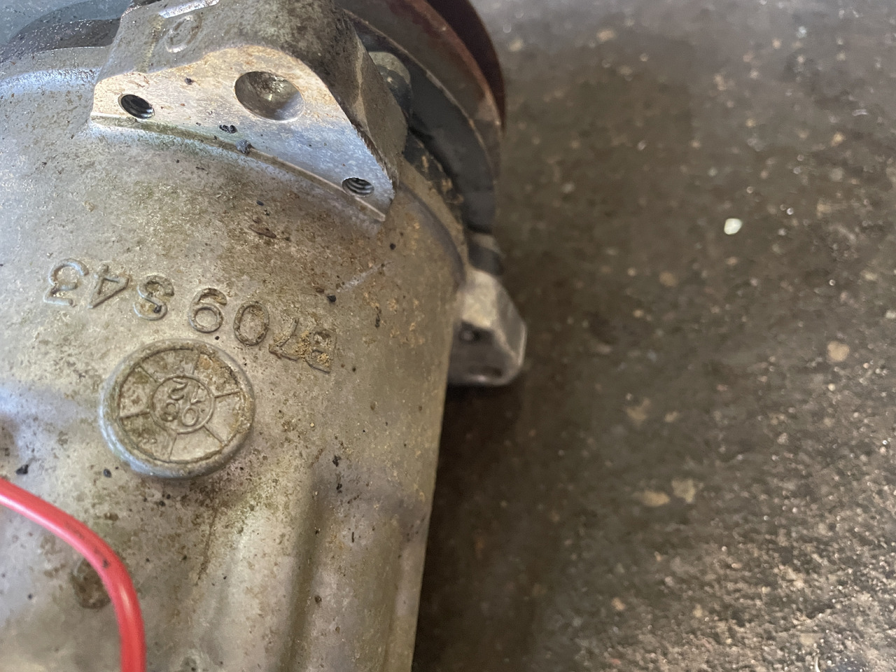 Massey Fergusson 6120 - sprężarka kompresor klimatyzacji Sanden S8227 B709S43 3712528M2 - Compressor de ar condicionado para Máquina agrícola: foto 2 Massey Fergusson 6120 - sprężarka kompresor klimatyzacji Sanden S8227 B709S43 3712528M2 - Compressor de ar condicionado para Máquina agrícola: foto 2