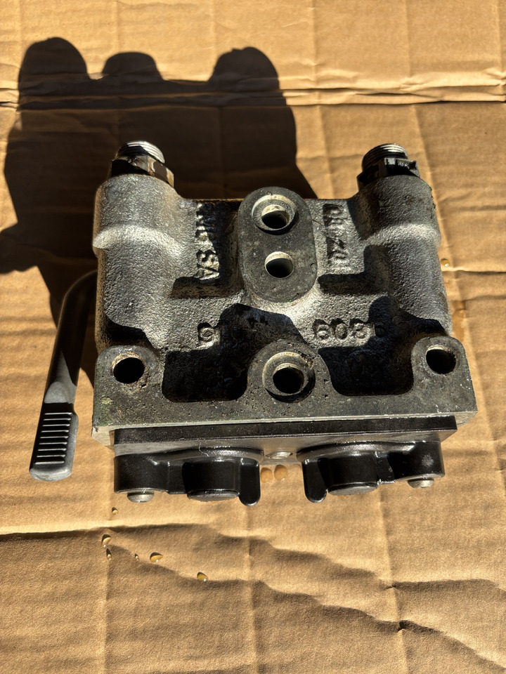 Massey Fergusson - zawór gniazdo hydrauliczne 3796260M1 ACP0307080 - Válvula hidráulica para Máquina agrícola: foto 3 Massey Fergusson - zawór gniazdo hydrauliczne 3796260M1 ACP0307080 - Válvula hidráulica para Máquina agrícola: foto 3