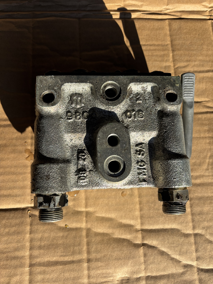 Massey Fergusson - zawór gniazdo hydrauliczne 3796260M1 ACP0307080 - Válvula hidráulica para Máquina agrícola: foto 2 Massey Fergusson - zawór gniazdo hydrauliczne 3796260M1 ACP0307080 - Válvula hidráulica para Máquina agrícola: foto 2