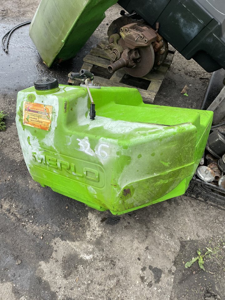 Merlo 32.6 - zbiornik paliwa bak - Tanque de combustível: foto 2 Merlo 32.6 - zbiornik paliwa bak - Tanque de combustível: foto 2