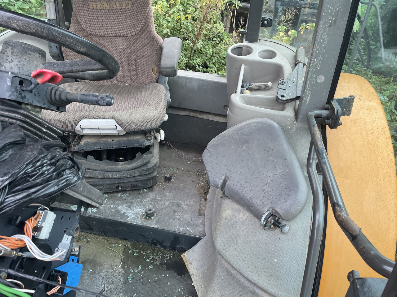 New Holland Renault Ares - kabina kompletna - Cabine para Máquina agrícola: foto 4 New Holland Renault Ares - kabina kompletna - Cabine para Máquina agrícola: foto 4