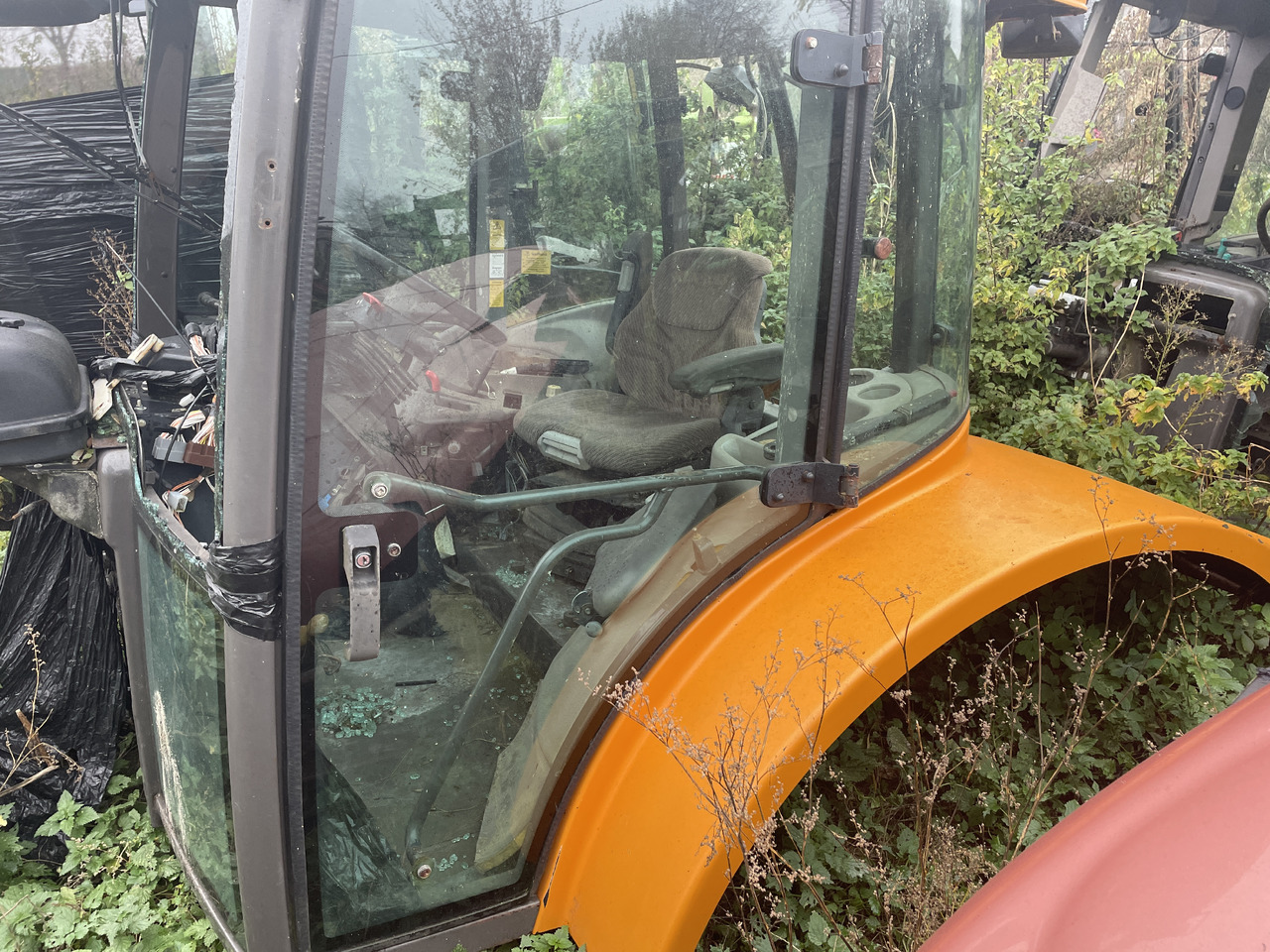 New Holland Renault Ares - kabina kompletna - Cabine para Máquina agrícola: foto 2 New Holland Renault Ares - kabina kompletna - Cabine para Máquina agrícola: foto 2