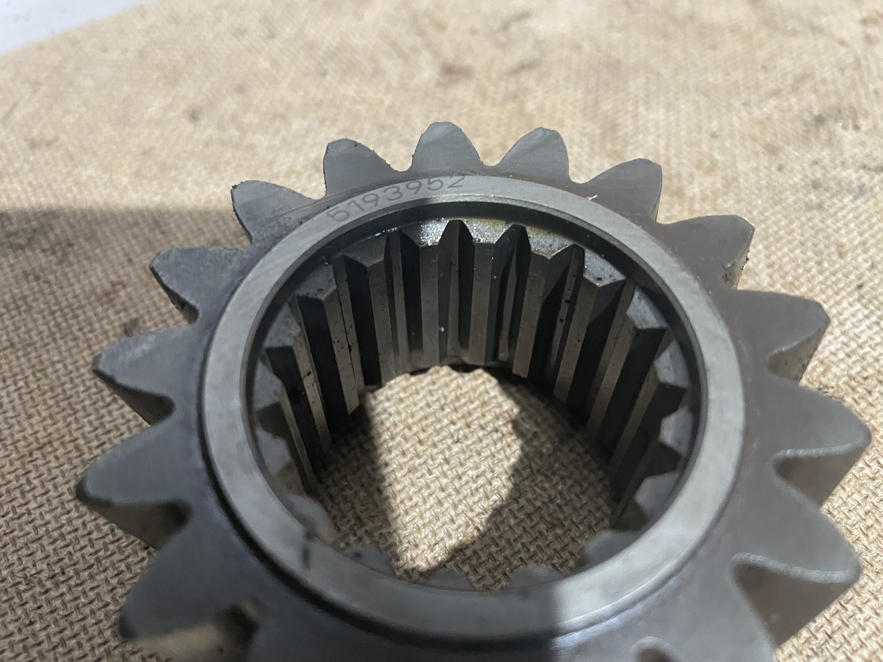 New Holland T6 T7 - koło zębate 5193952 - Transmissão para Máquina agrícola: foto 1 New Holland T6 T7 - koło zębate 5193952 - Transmissão para Máquina agrícola: foto 1