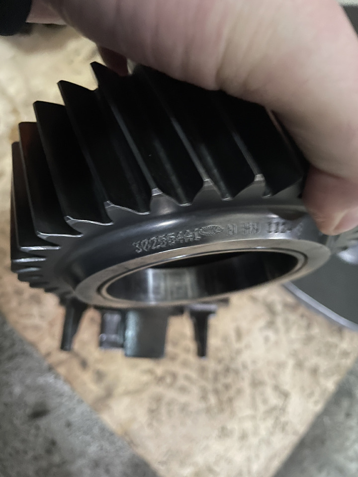 New Holland T8 Case Magnum - koło zębate pośrednie 302554A1 - Caixas de velocidade e peças para Máquina agrícola: foto 2 New Holland T8 Case Magnum - koło zębate pośrednie 302554A1 - Caixas de velocidade e peças para Máquina agrícola: foto 2