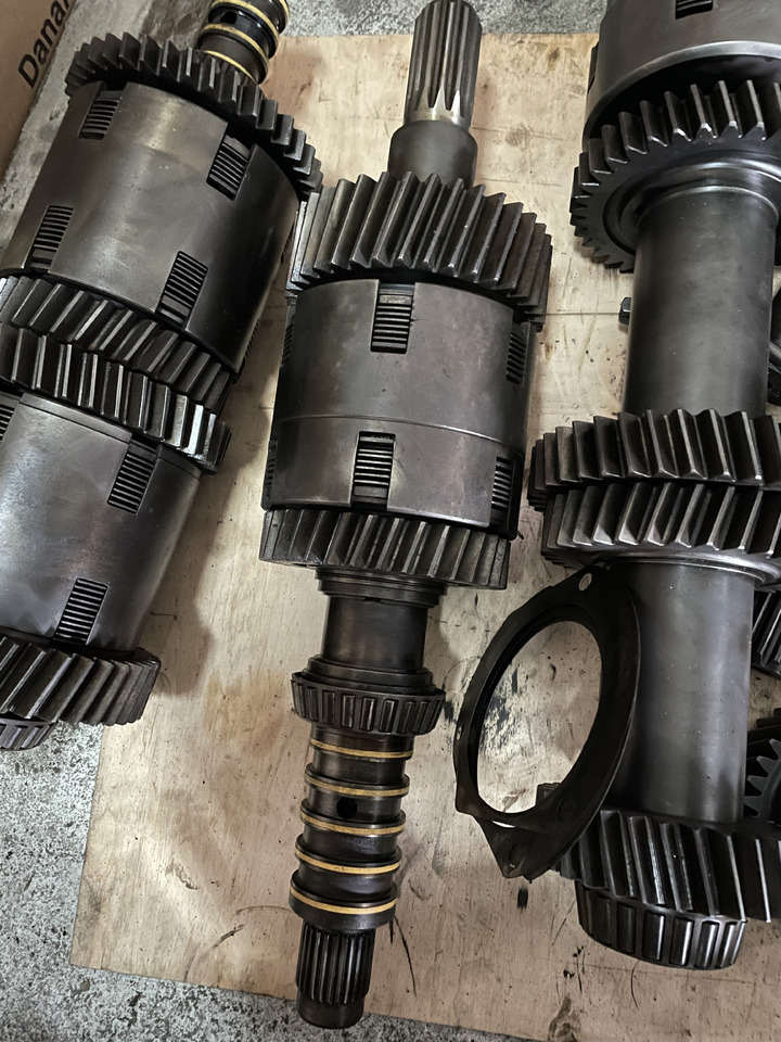 New Holland T8 Case Magnum - kosze skrzyni biegów - Caixas de velocidade e peças para Máquina agrícola: foto 2 New Holland T8 Case Magnum - kosze skrzyni biegów - Caixas de velocidade e peças para Máquina agrícola: foto 2