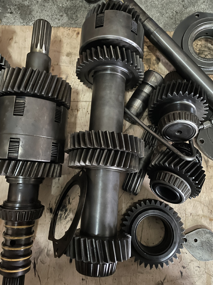 New Holland T8 Case Magnum - kosze skrzyni biegów - Caixas de velocidade e peças para Máquina agrícola: foto 3 New Holland T8 Case Magnum - kosze skrzyni biegów - Caixas de velocidade e peças para Máquina agrícola: foto 3