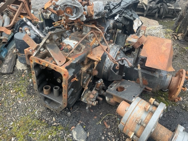 New holland T6030 - T6090 , New holland T7.140-T7.210 , zwolnica tylna, WOM tylni , podnośnik tylna - Transmissão para Máquina agrícola: foto 1 New holland T6030 - T6090 , New holland T7.140-T7.210 , zwolnica tylna, WOM tylni , podnośnik tylna - Transmissão para Máquina agrícola: foto 1