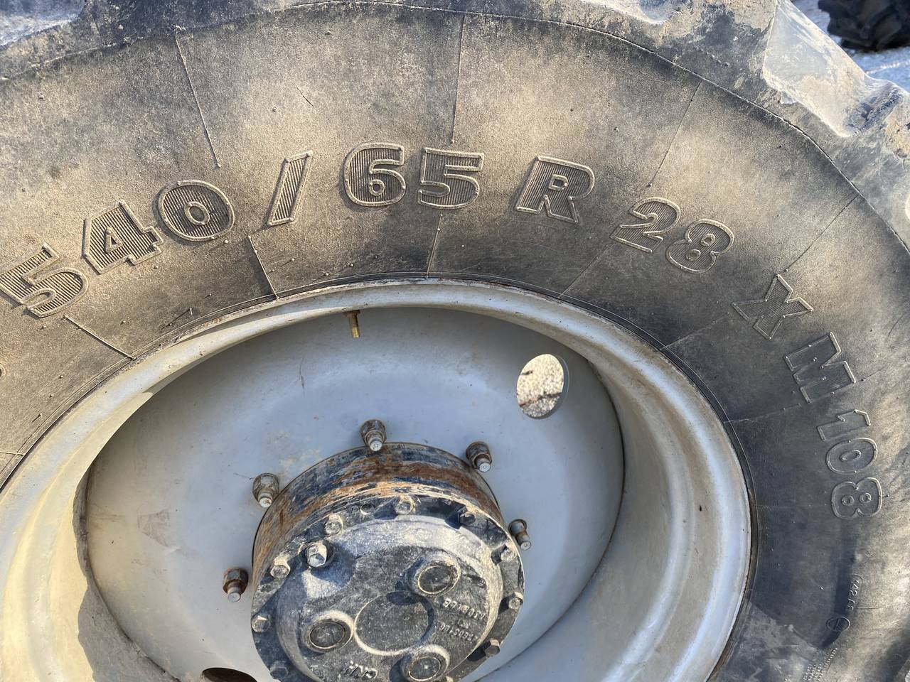 Opony Michelin 540/65R28 - Pneu para Máquina agrícola: foto 1 Opony Michelin 540/65R28 - Pneu para Máquina agrícola: foto 1