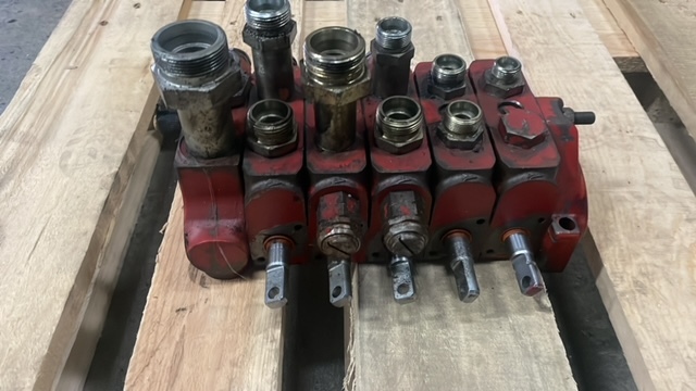 Rozdzielacz Manitou 626 | 628 - Sekcja Rozdzielacza - Hidráulica para Máquina agrícola: foto 5 Rozdzielacz Manitou 626 | 628 - Sekcja Rozdzielacza - Hidráulica para Máquina agrícola: foto 5