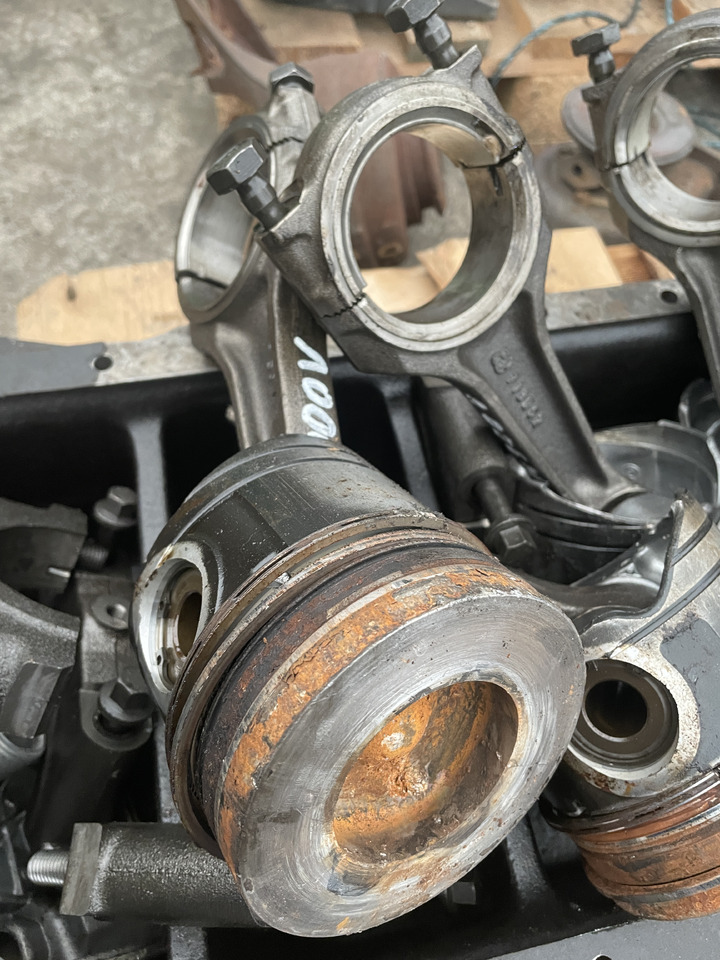 Same 1000.6 1000.6W - tłoki korbowody pokrywa zaworów - Biela: foto 1 Same 1000.6 1000.6W - tłoki korbowody pokrywa zaworów - Biela: foto 1