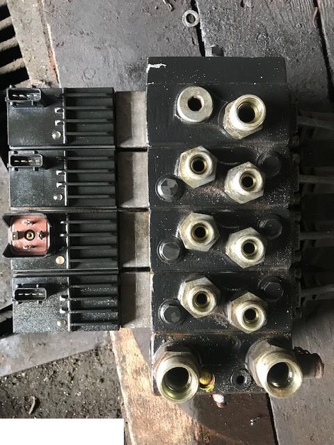 Sauer Danfoss - Rozdzielacz - Válvula hidráulica para Máquina agrícola: foto 1 Sauer Danfoss - Rozdzielacz - Válvula hidráulica para Máquina agrícola: foto 1