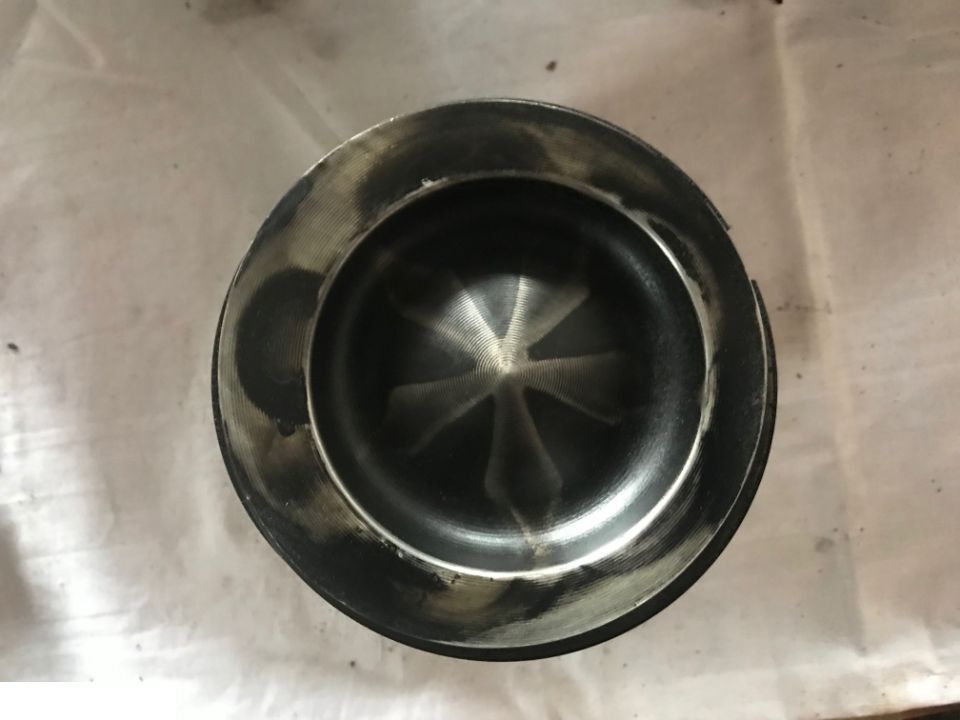 Tłok silnika John Deere 6068 Re15596 , Re19279 - Piston/ Anel/ Buch para Máquina agrícola: foto 3 Tłok silnika John Deere 6068 Re15596 , Re19279 - Piston/ Anel/ Buch para Máquina agrícola: foto 3