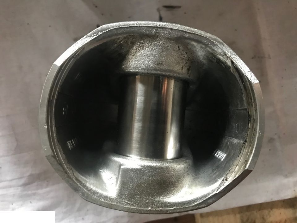 Tłok silnika John Deere 6068 Re15596 , Re19279 - Piston/ Anel/ Buch para Máquina agrícola: foto 2 Tłok silnika John Deere 6068 Re15596 , Re19279 - Piston/ Anel/ Buch para Máquina agrícola: foto 2