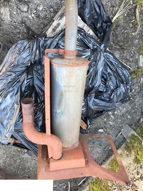 Volvo L30 L35 Tłumik / Wydech - Silenciador para Pá carregadora de rodas: foto 1 Volvo L30 L35 Tłumik / Wydech - Silenciador para Pá carregadora de rodas: foto 1