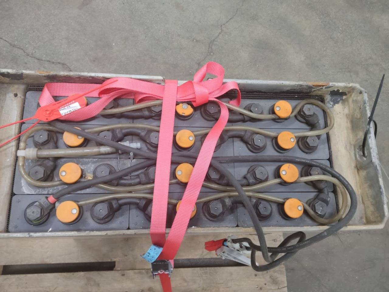 AVB 24V 465Ah - Bateria automotiva para Equipamento de movimentação: foto 3 AVB 24V 465Ah - Bateria automotiva para Equipamento de movimentação: foto 3